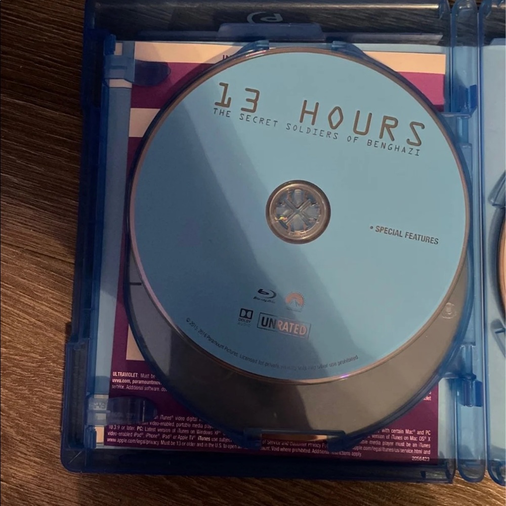 13 Hours - Picture 3 of 5